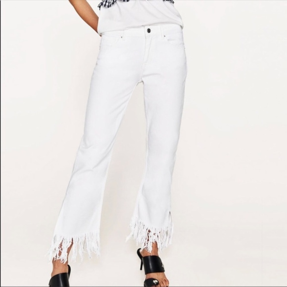MID-RISE FLARED JEANS